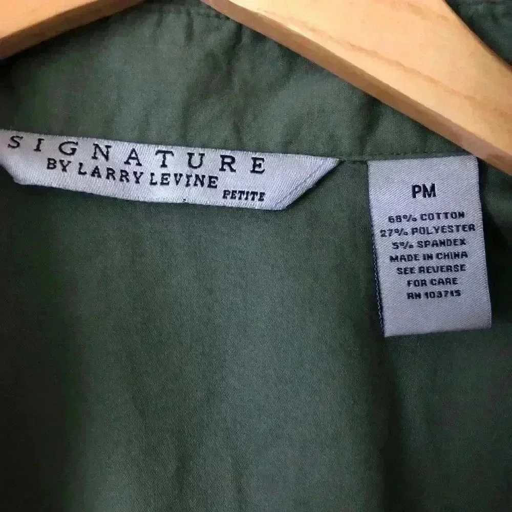 Signature by Larry Levine Woman's Khaki Green Sleeveless Button Down Shirt  PM - Picture 2 of 5